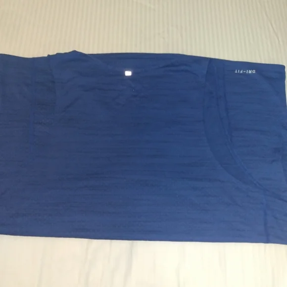 Nike DriFit tank top - Picture 3 of 3